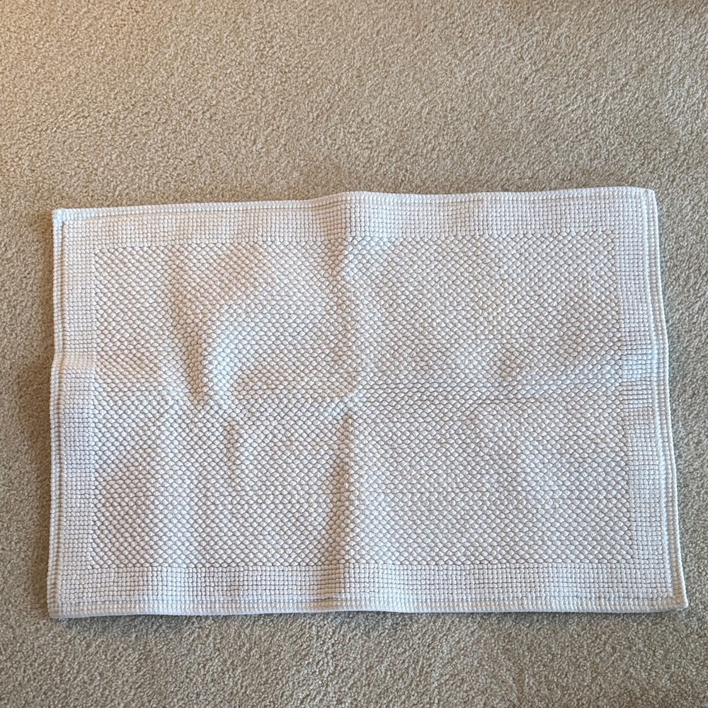 White Cotton Textured Bathmat
